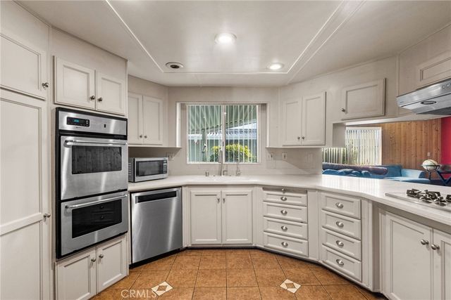 4095 Fruit Street, La Verne, CA 91750