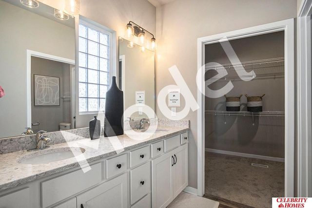 10702 Portage Drive, Papillion, NE 68046