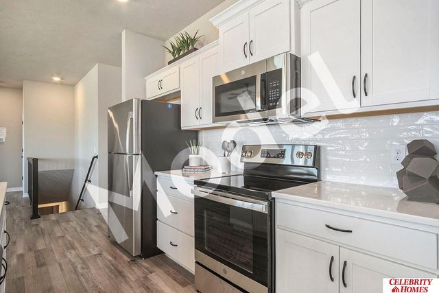 10702 Portage Drive, Papillion, NE 68046