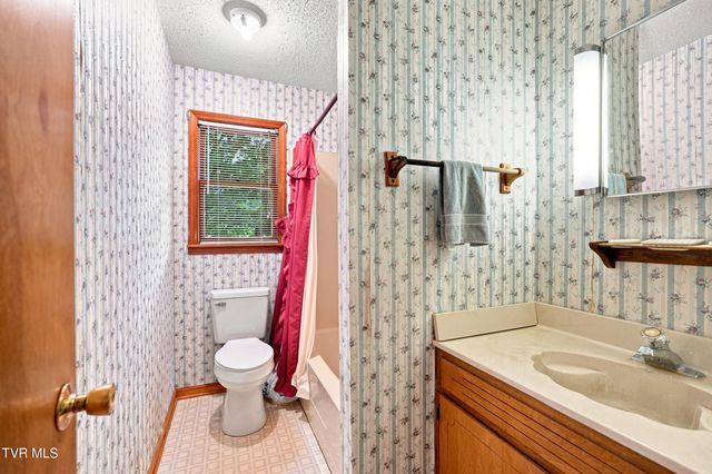 18688 Federal Road, Hiltons, VA 24258