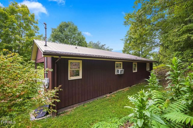 18688 Federal Road, Hiltons, VA 24258