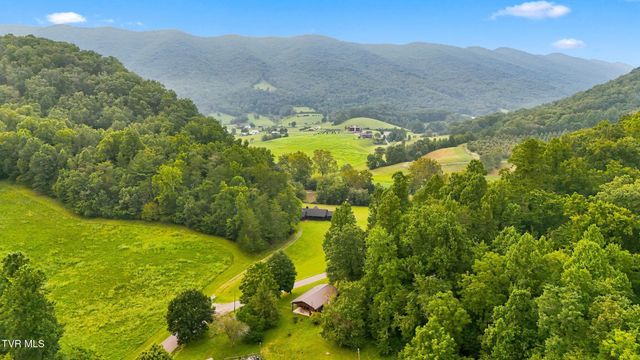 18688 Federal Road, Hiltons, VA 24258