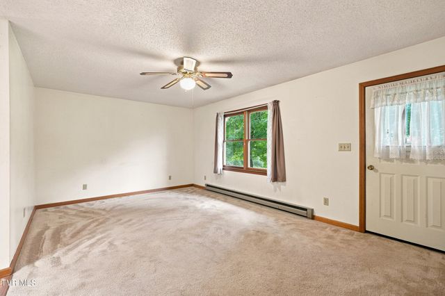 18688 Federal Road, Hiltons, VA 24258