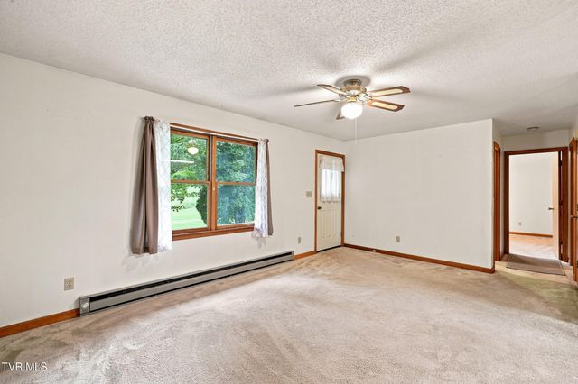 18688 Federal Road, Hiltons, VA 24258