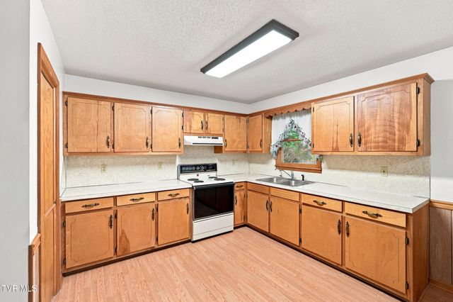 18688 Federal Road, Hiltons, VA 24258