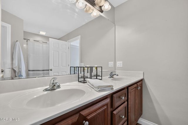 26087 Turnbridge Drive, Perrysburg, OH 43551