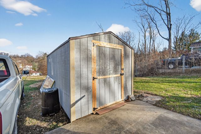 303 Lacona Avenue, Des Moines, IA 50315