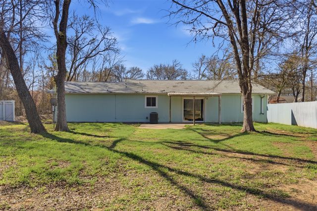 250 E Keanahalululu LN, Bastrop, TX 78602