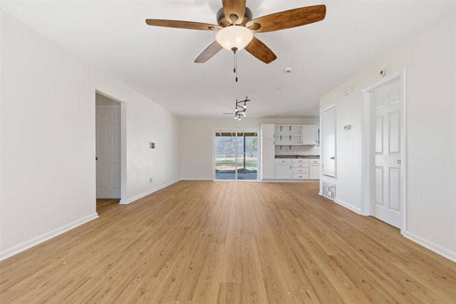 250 E Keanahalululu LN, Bastrop, TX 78602