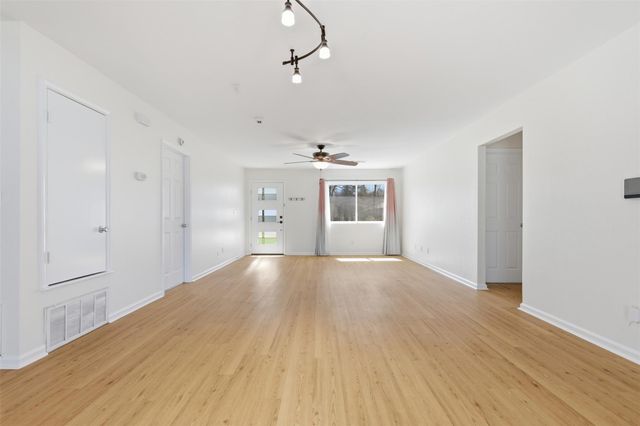 250 E Keanahalululu LN, Bastrop, TX 78602