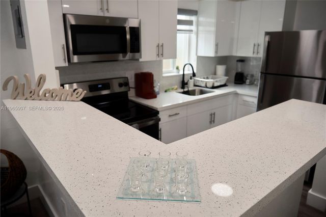 1232 SW 30th Pl, Miami, FL 33135