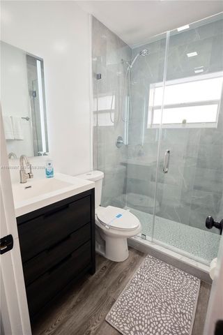 1232 SW 30th Pl, Miami, FL 33135