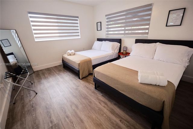 1232 SW 30th Pl, Miami, FL 33135