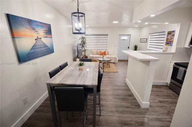 1232 SW 30th Pl, Miami, FL 33135