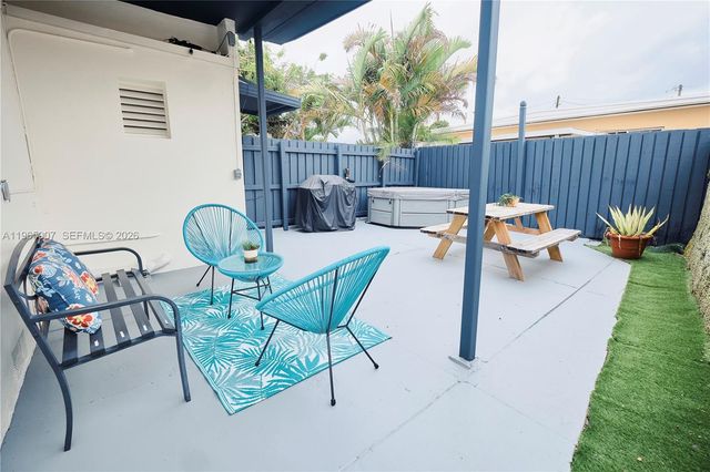 1232 SW 30th Pl, Miami, FL 33135