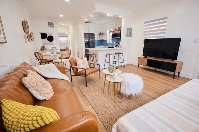 1232 SW 30th Pl, Miami, FL 33135