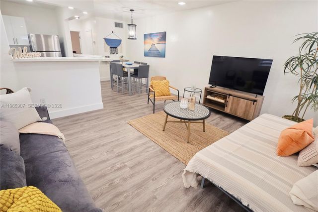 1232 SW 30th Pl, Miami, FL 33135