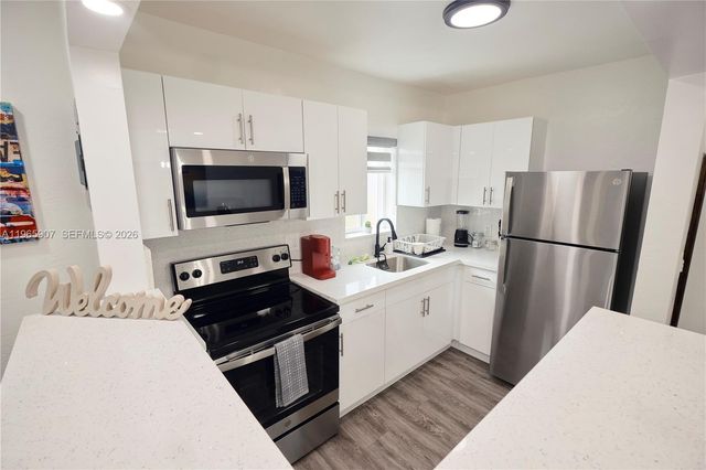 1232 SW 30th Pl, Miami, FL 33135