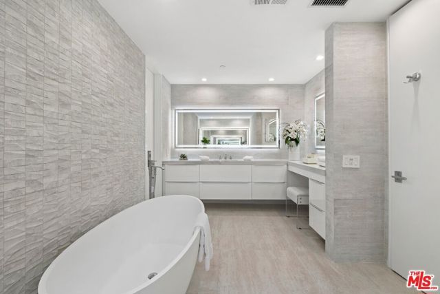300 N Swall Drive 256, Beverly Hills, CA 90211
