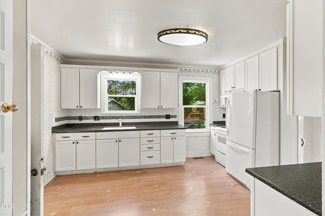 2229 Spring Street, Medford, OR 97504