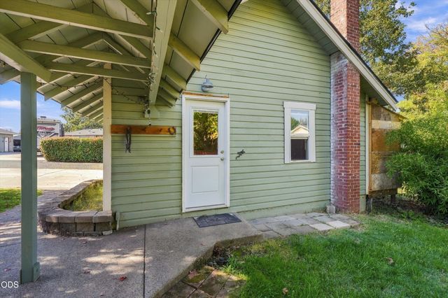 2229 Spring Street, Medford, OR 97504