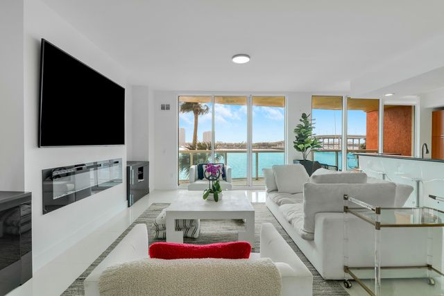 2640 Lake Shore Drive 307, Riviera Beach, FL 33404