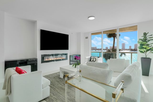 2640 Lake Shore Drive 307, Riviera Beach, FL 33404