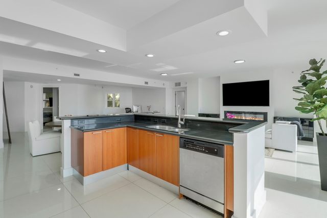 2640 Lake Shore Drive 307, Riviera Beach, FL 33404