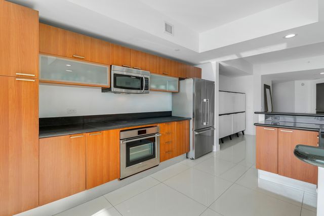 2640 Lake Shore Drive 307, Riviera Beach, FL 33404