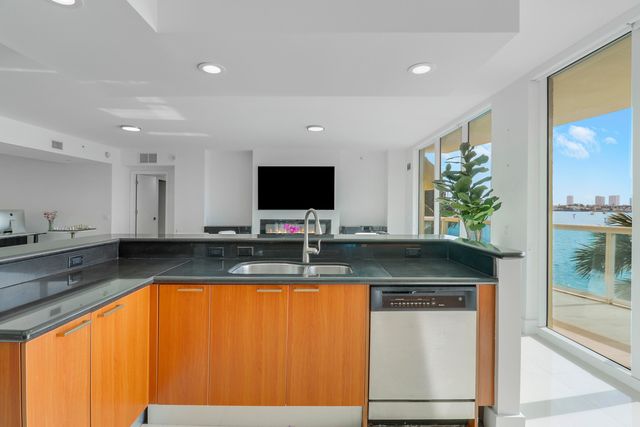 2640 Lake Shore Drive 307, Riviera Beach, FL 33404