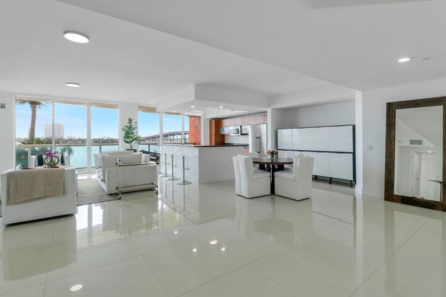 2640 Lake Shore Drive 307, Riviera Beach, FL 33404