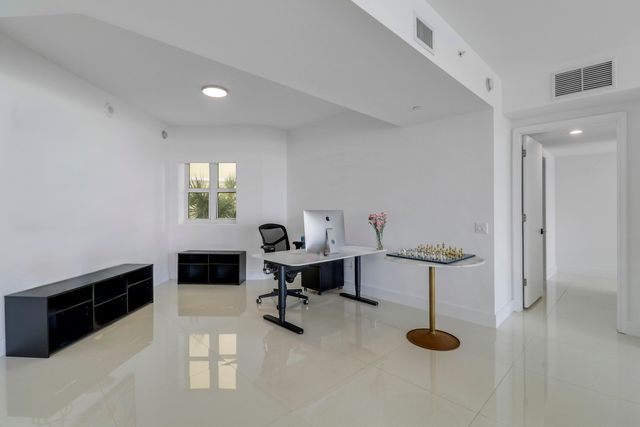 2640 Lake Shore Drive 307, Riviera Beach, FL 33404