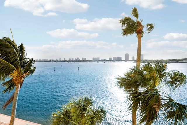 2640 Lake Shore Drive 307, Riviera Beach, FL 33404