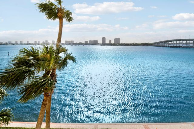 2640 Lake Shore Drive 307, Riviera Beach, FL 33404