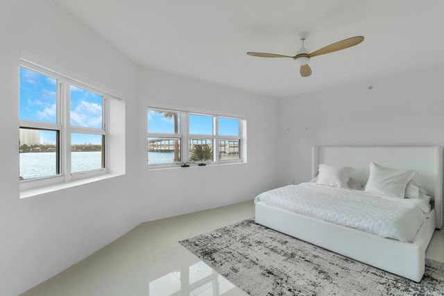 2640 Lake Shore Drive 307, Riviera Beach, FL 33404