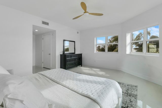 2640 Lake Shore Drive 307, Riviera Beach, FL 33404