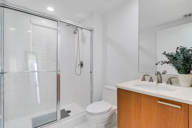 2640 Lake Shore Drive 307, Riviera Beach, FL 33404