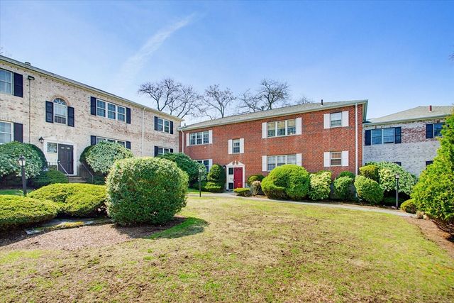 128 Lake Shore Rd. 1, Boston, MA 02135