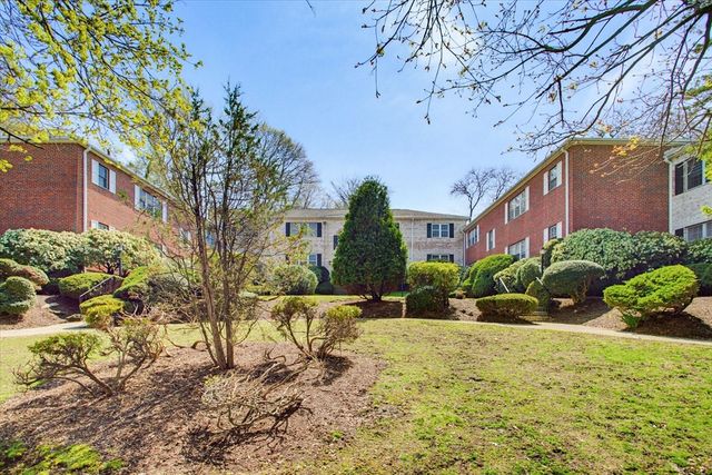 128 Lake Shore Rd. 1, Boston, MA 02135