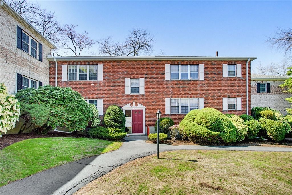 128 Lake Shore Rd. 1, Boston, MA 02135