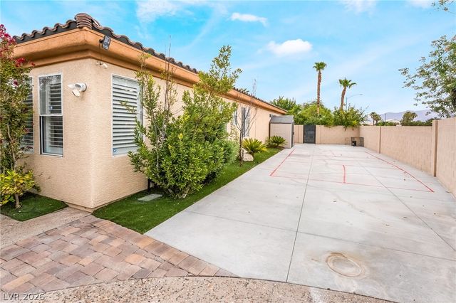 8101 Mountain Forest Court, Las Vegas, NV 89129