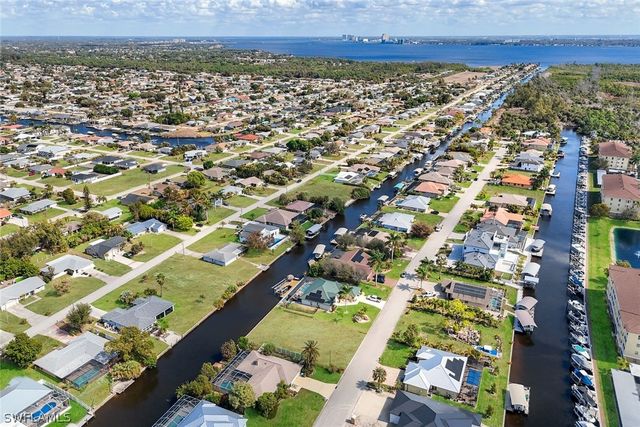 2005 Ottersrest LN, Cape Coral, FL 33990