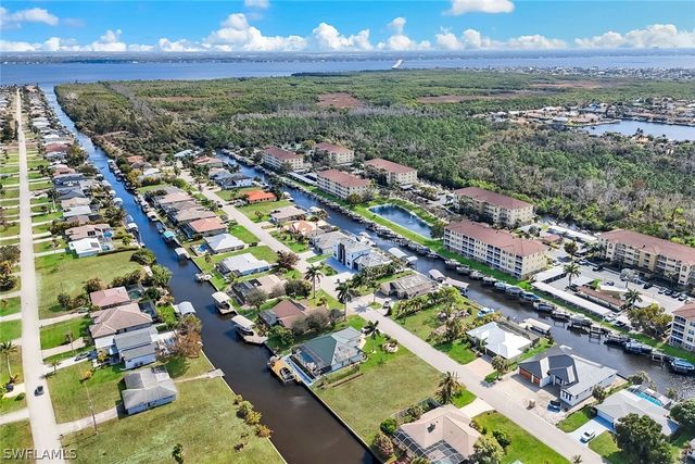 2005 Ottersrest LN, Cape Coral, FL 33990