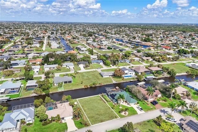 2005 Ottersrest LN, Cape Coral, FL 33990