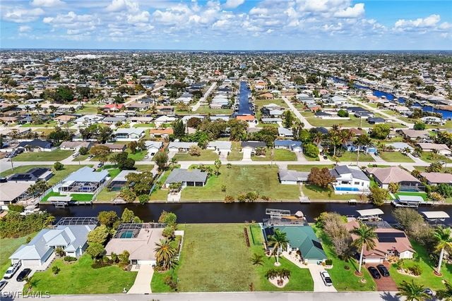2005 Ottersrest LN, Cape Coral, FL 33990
