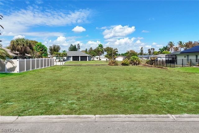 2005 Ottersrest LN, Cape Coral, FL 33990