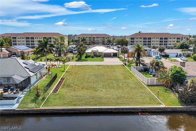 2005 Ottersrest LN, Cape Coral, FL 33990