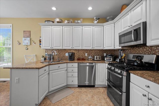 33 Pinehurst Circle, Monroe, NY 10950