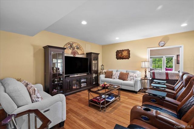 33 Pinehurst Circle, Monroe, NY 10950