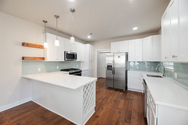 807 Hollywood Avenue, Dallas, TX 75208